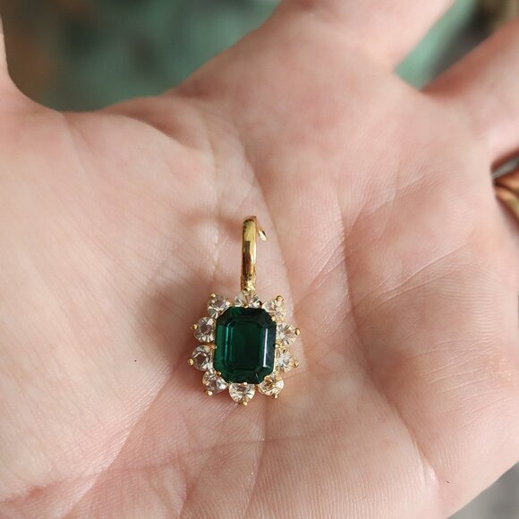 Gold Emerald & CZ Pendant-Needs Clasp Repair-Excellent-Pre-Loved Condition - Picture 10 of 10